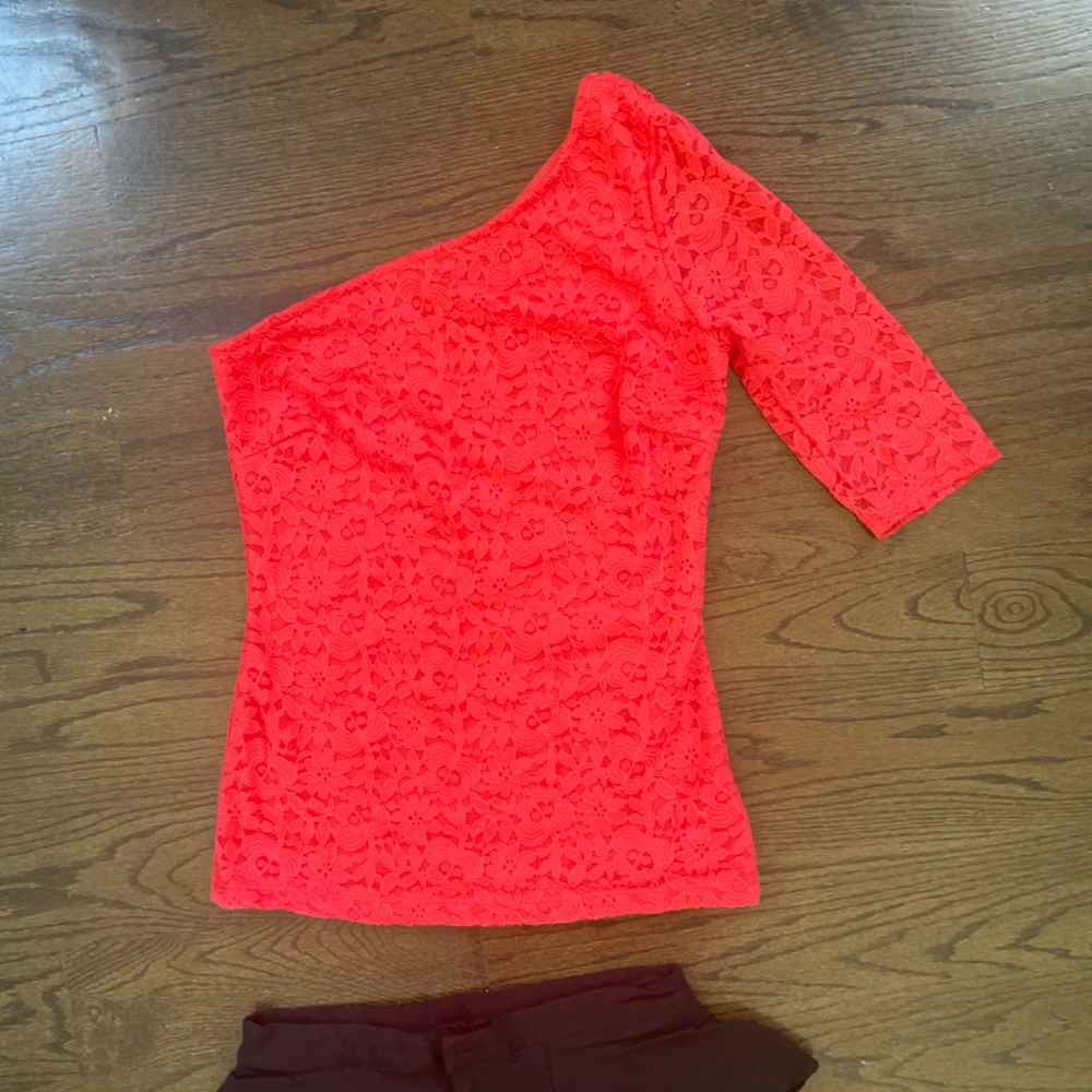 GUESS - Picture 3 of 5